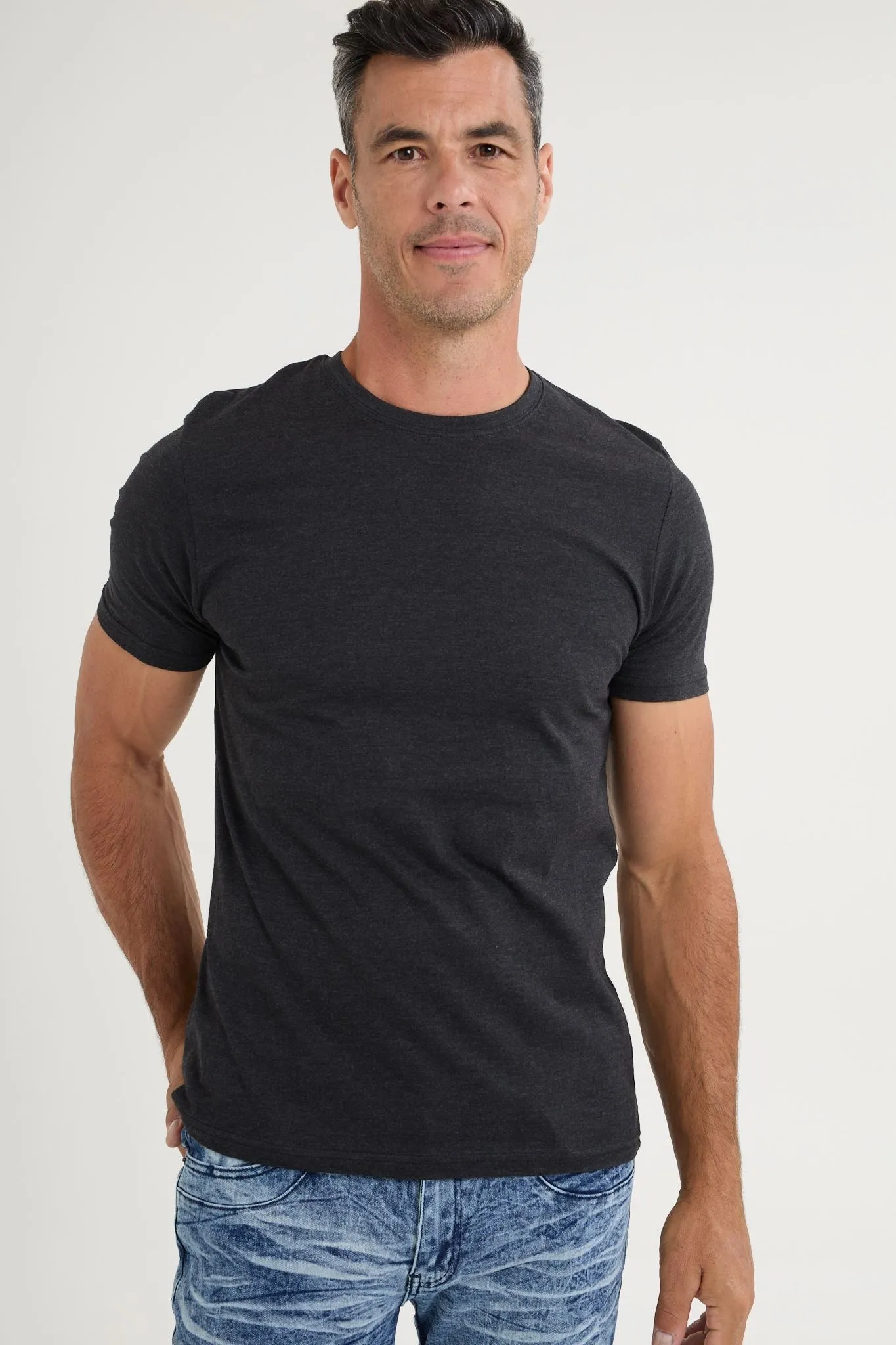 Plain round neck T-shirt