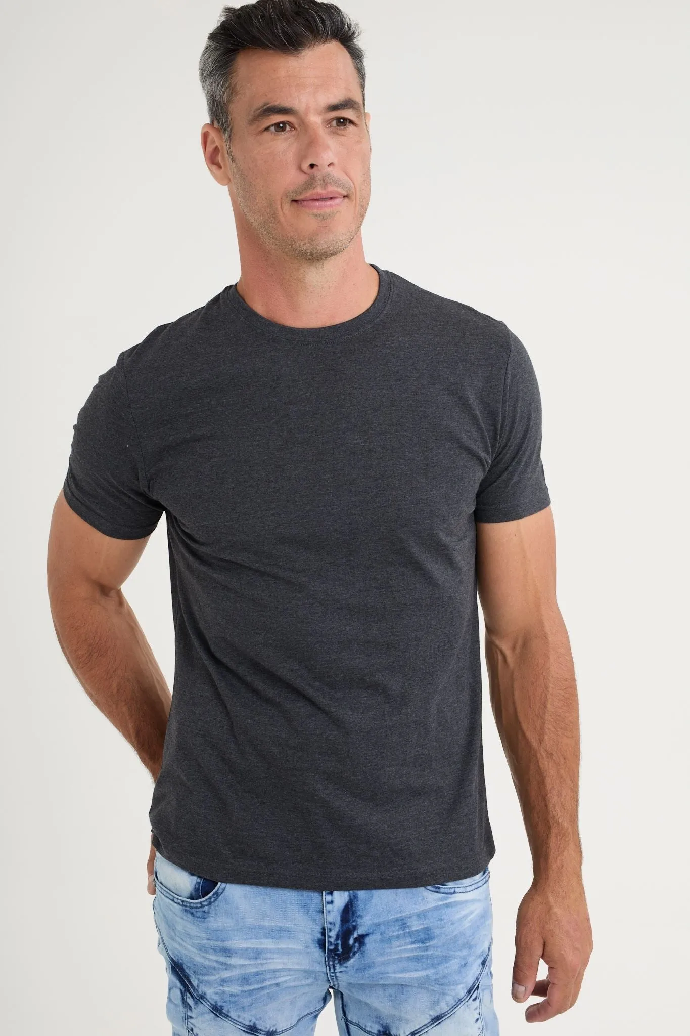 Plain round neck T-shirt