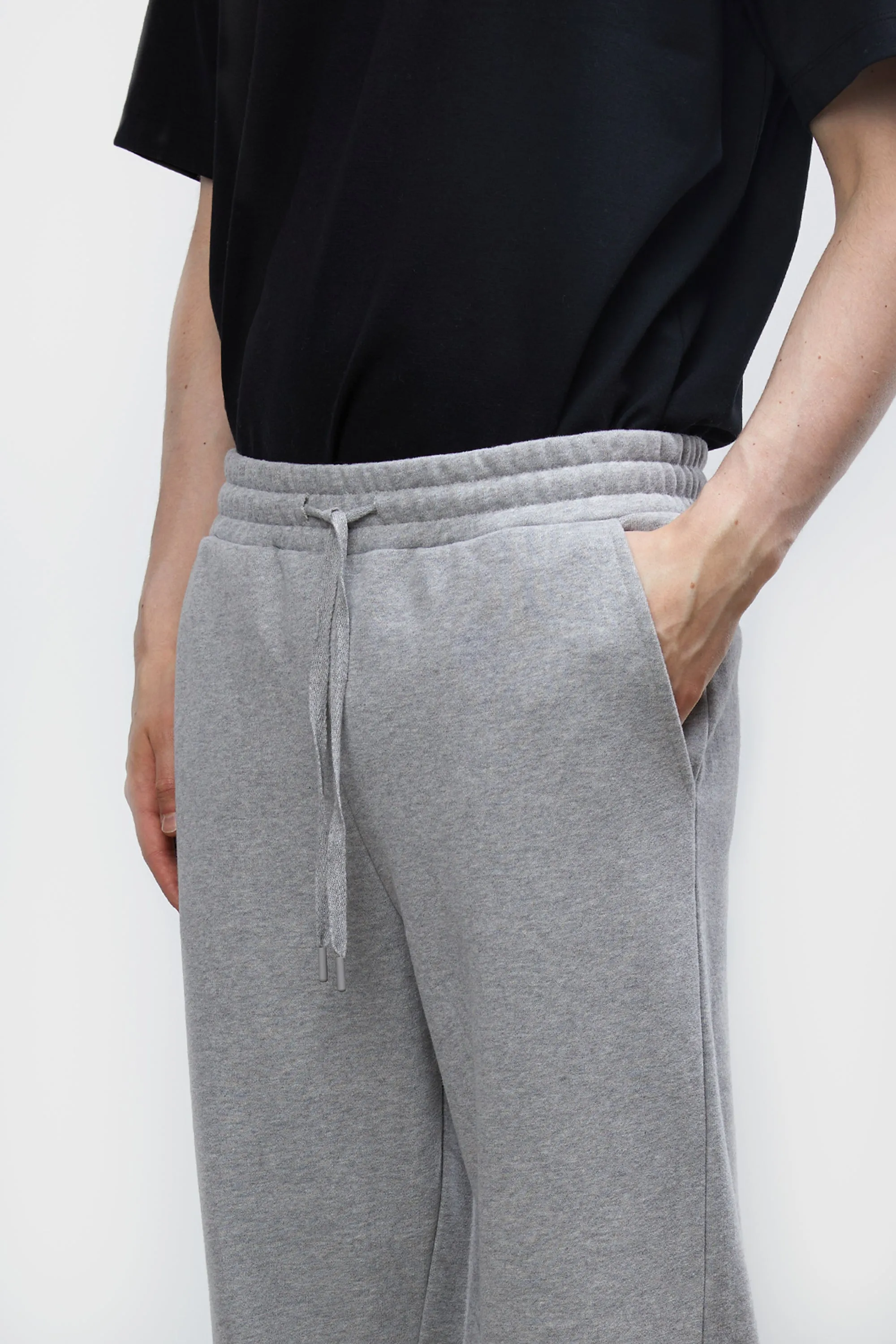 STRAIGHT LEG JOGGER