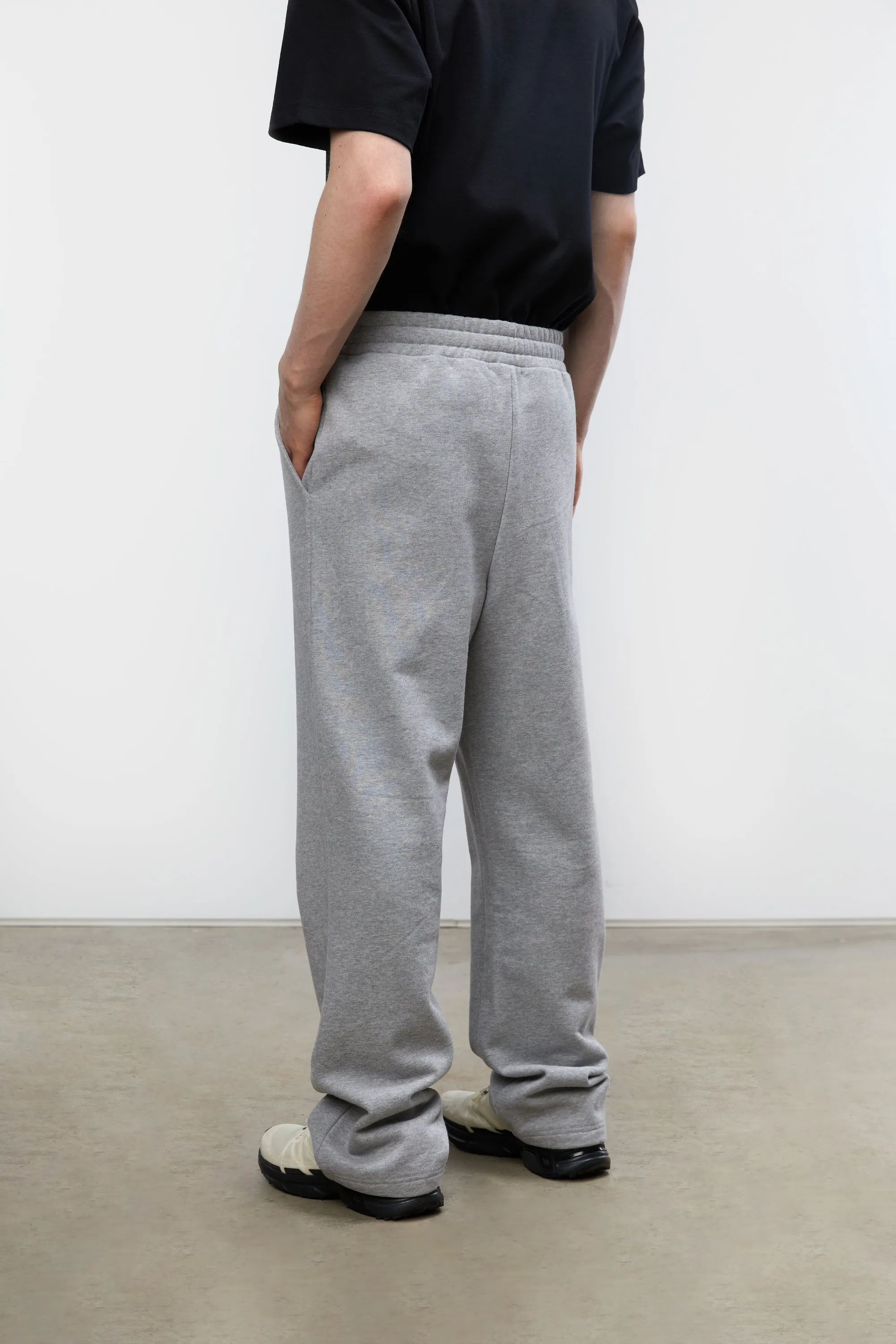 STRAIGHT LEG JOGGER